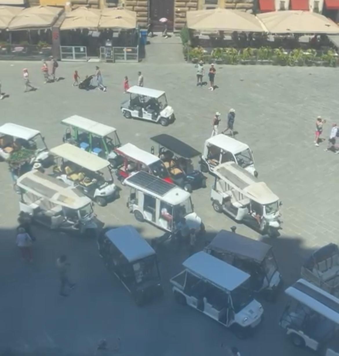 Firenze, esplode la protesta dei risciò contro il Comune: “Ci tolgono il pane”