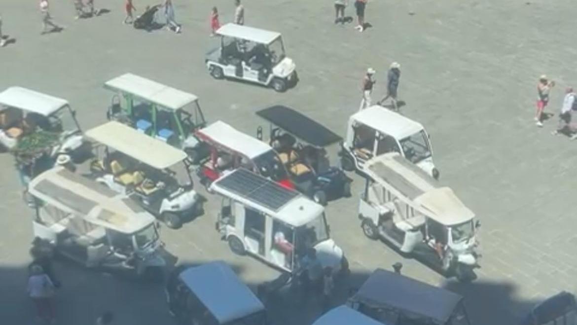 Firenze, esplode la protesta dei risciò contro il Comune: “Ci tolgono il pane”
