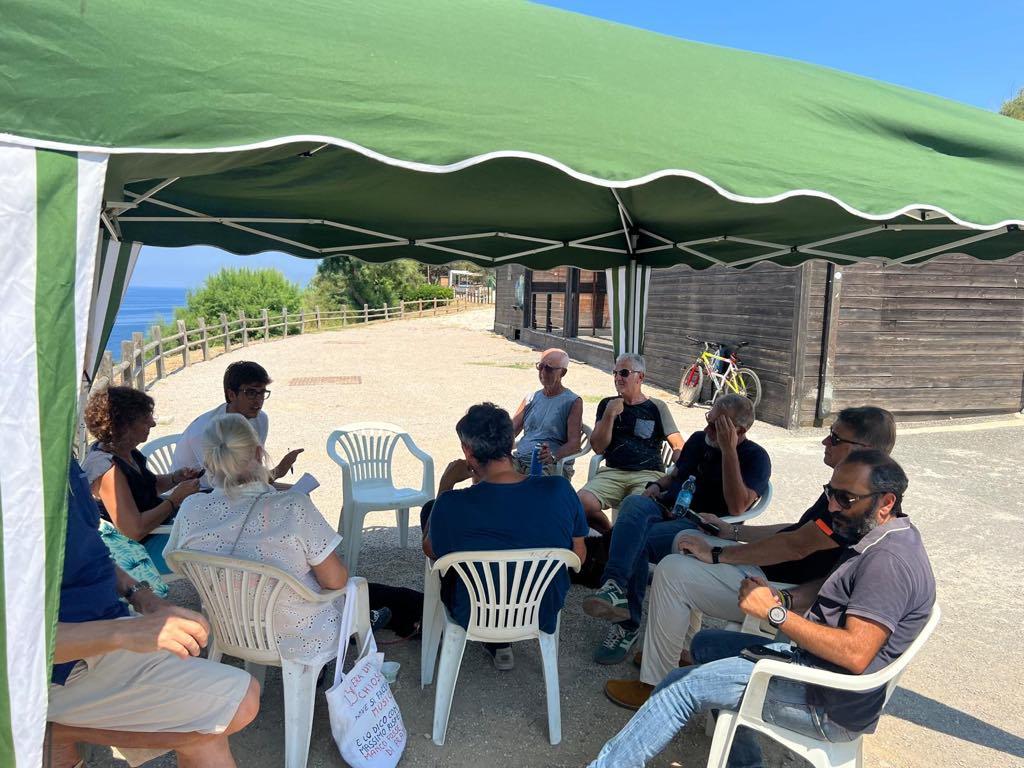 
	La conferenza stampa sul piazzale di Calamoresca

