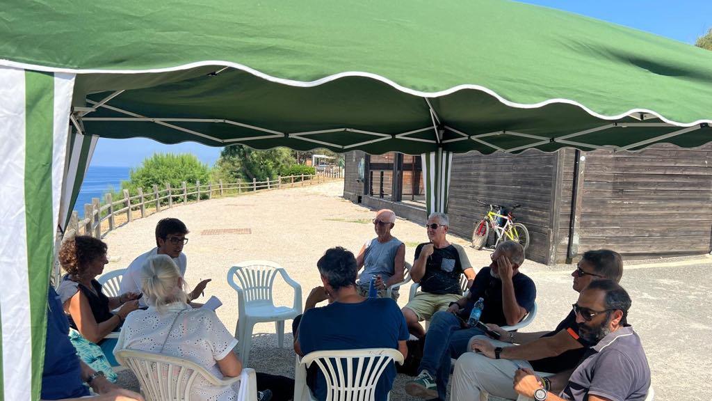 La conferenza stampa sul piazzale di Calamoresca