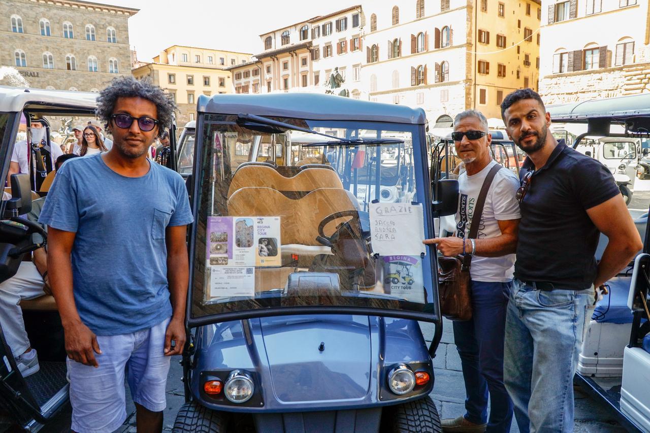Sciò sciò, risciò: rabbia, clacson e disperazione a pedali. Firenze mette al bando i mezzi turistici