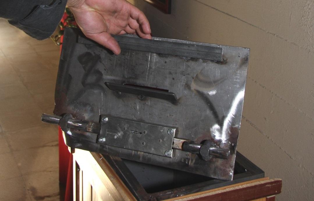 Rubavano le offerte in una chiesa di Ferrara, scoperti da filmati e denunciati