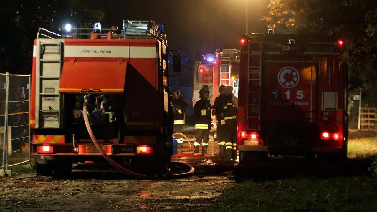 Vigili del fuoco in azione (foto d'archivio)
