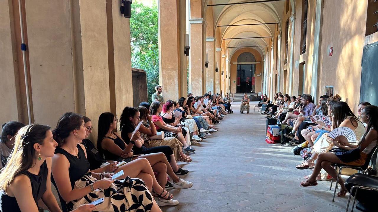 Lauree “mutilate”, il Comune di Reggio supporta le educatrici: «Le aiuteremo a trovare lavoro»