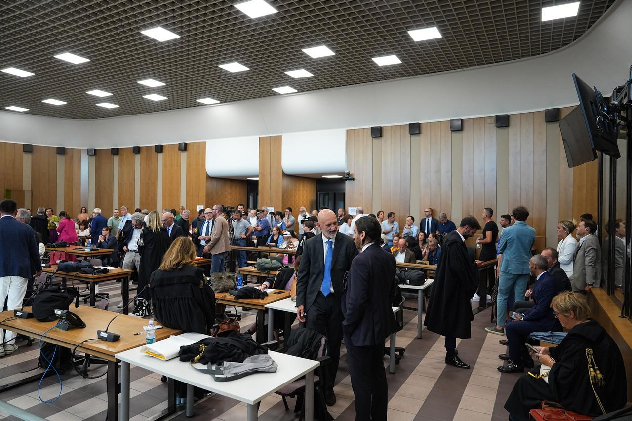 Affidi illeciti Bibbiano, “Angeli e demoni” si chiude con tre sole condanne, tutti gli altri assolti