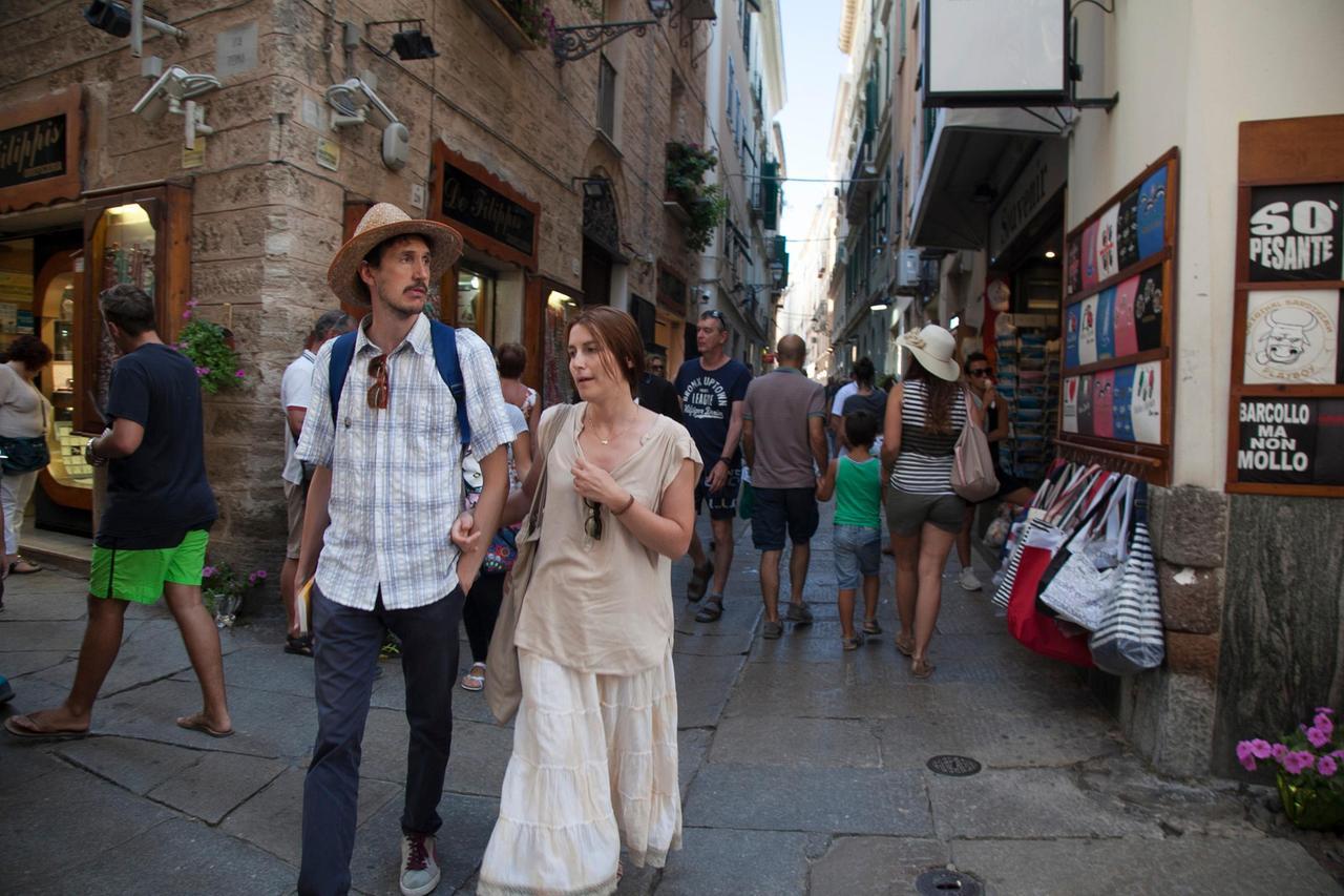 Alghero turisti nel centro storico