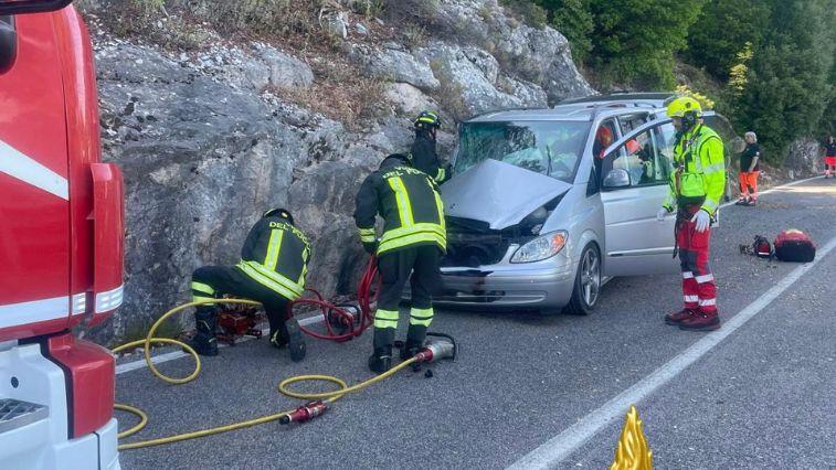 Incidente sull’Orientale sarda, donna rimane incastrata nell’autovettura