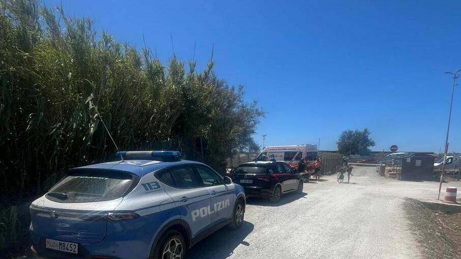 Polizia, carabinieri e ambulanza al Lillatro