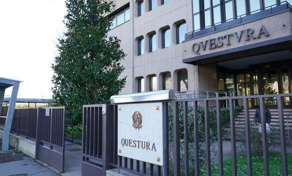 Prato, il re della droga cinese si libera delle manette e fugge dalla Questura