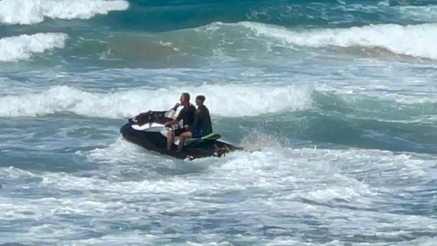 Due turiste salvate nel mare in burrasca