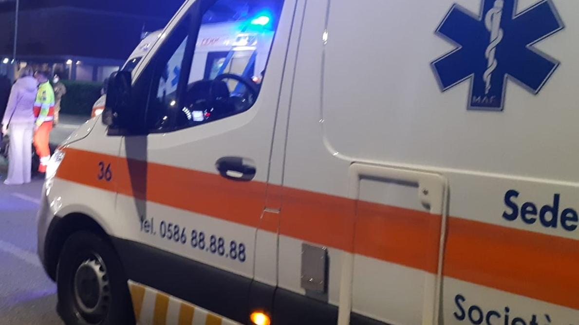 Volontari della Svs e l'ambulanza (foto d'archivio)