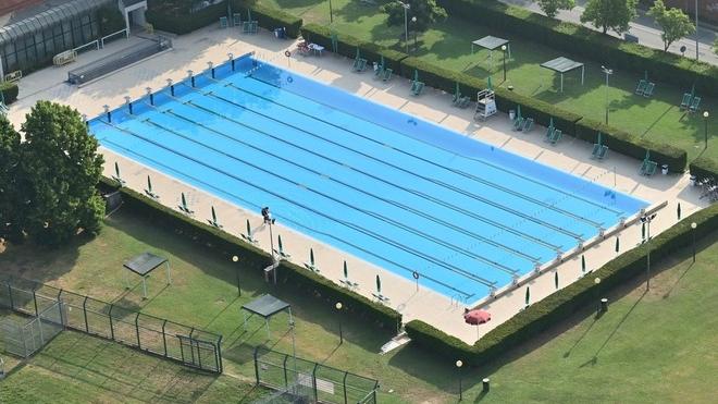 La piscina all’aperto di Pontedera (foto Piero Frassi)