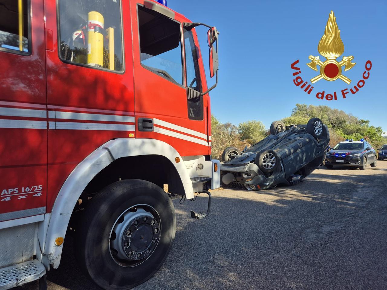 Auto si ribalta a Santa Teresa Gallura, ferito il conducente