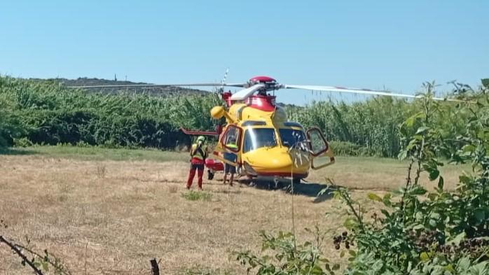 Disarcionato e schiacciato dal cavallo, 38enne ferito a Bono