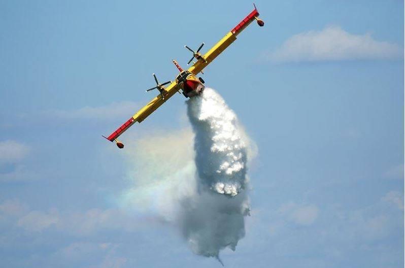 
	Un canadair (foto d'archivio)

