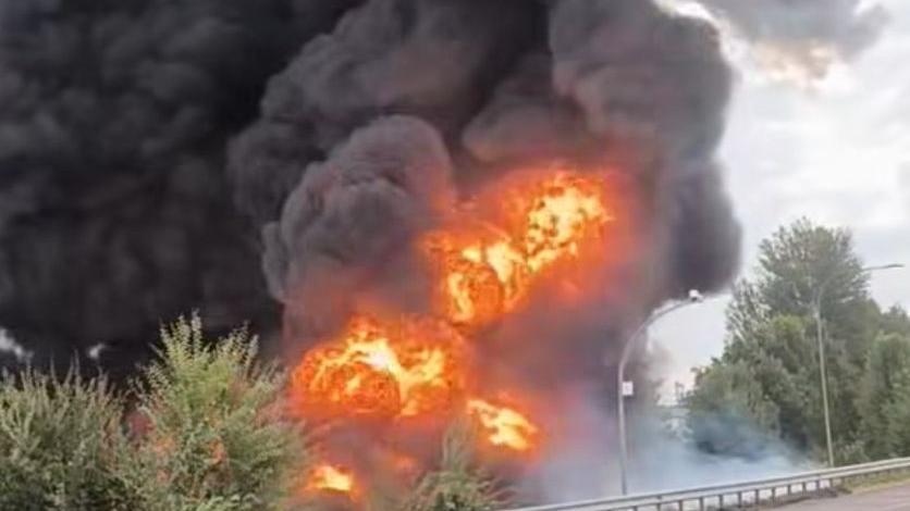 Tragedia sulla Pedemontana a Valsamoggia: furgone si schianta contro bombola a Gpl, morto il conducente