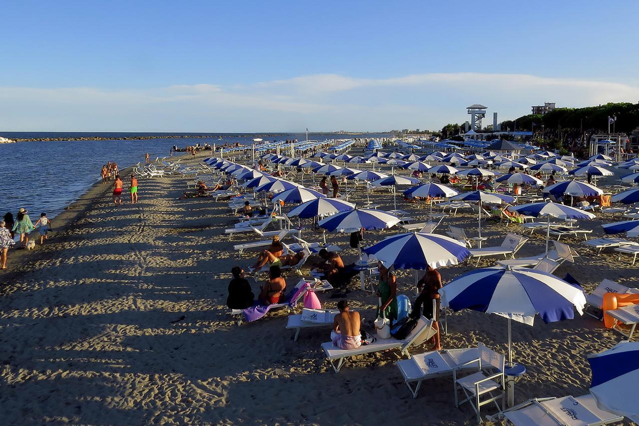 Vandali ancora in azione ai Lidi di Comacchio. Il Prefetto convoca tutti