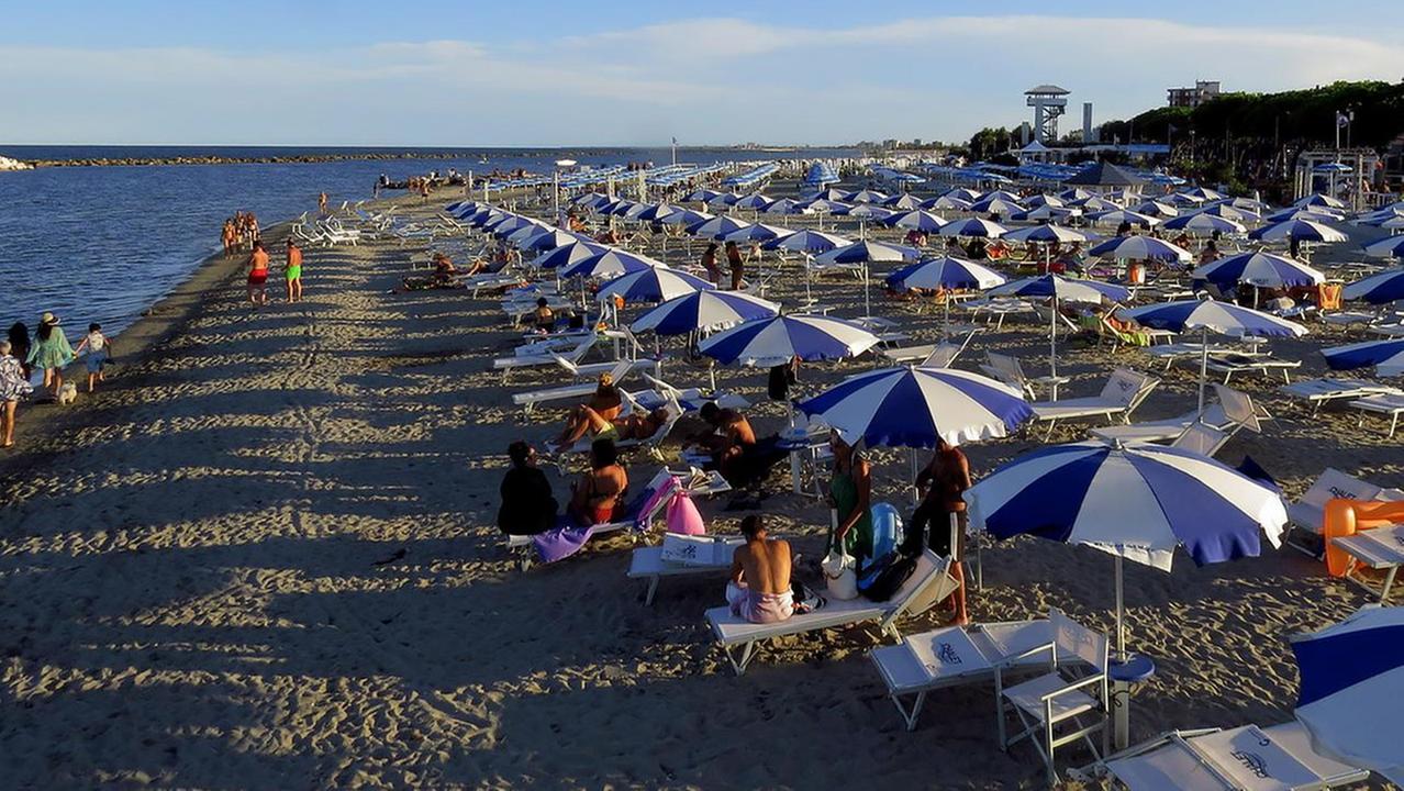 Vandali ancora in azione ai Lidi di Comacchio. Il Prefetto convoca tutti