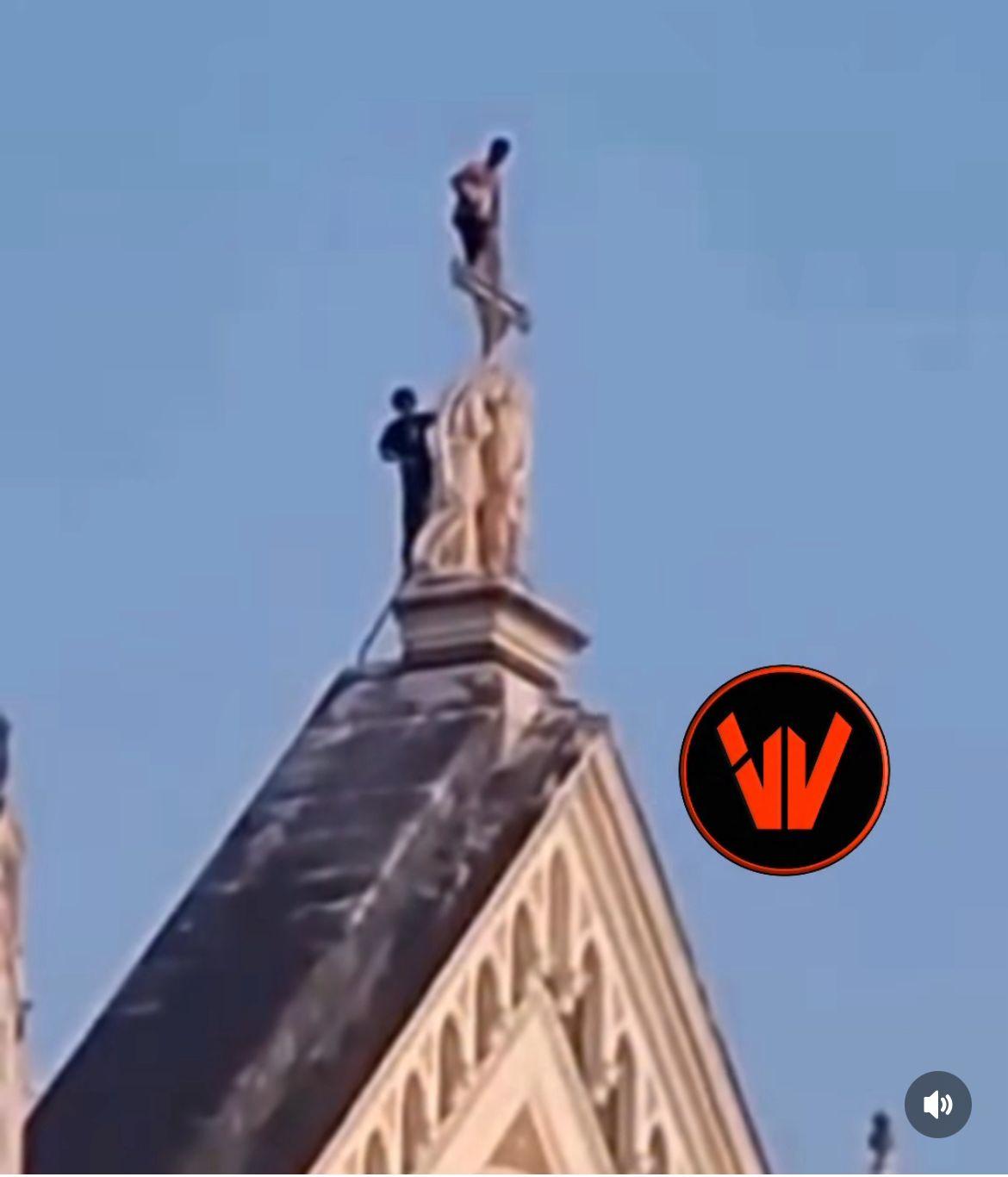 Firenze, arrampicata estrema a Santa Croce: denunciata follia social sulla facciata