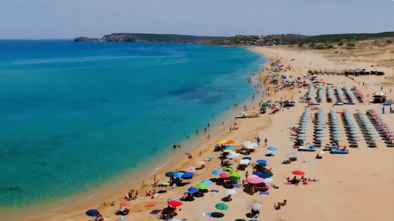 Macabra scoperta in spiaggia: trovata una mandibola umana