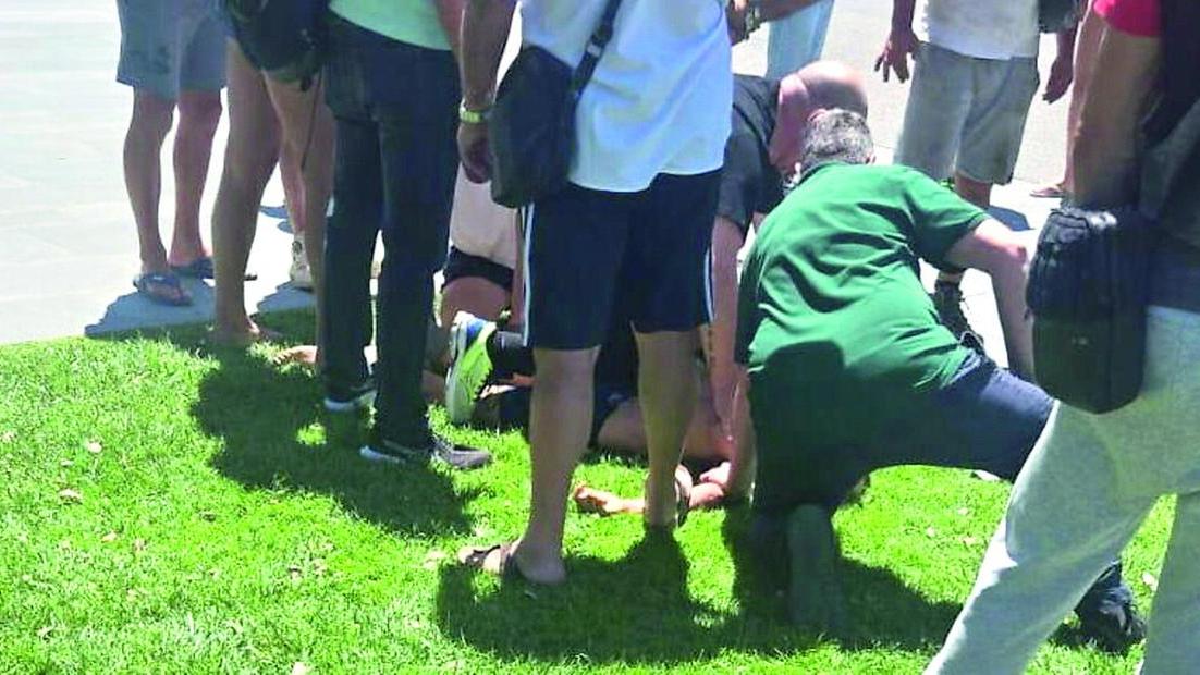 L'aggressore bloccato in Passeggiata a Viareggio