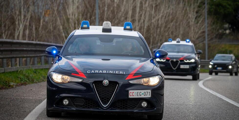 
	L'uomo &egrave; stato bloccato dai carabinieri dopo un folle inseguimento


