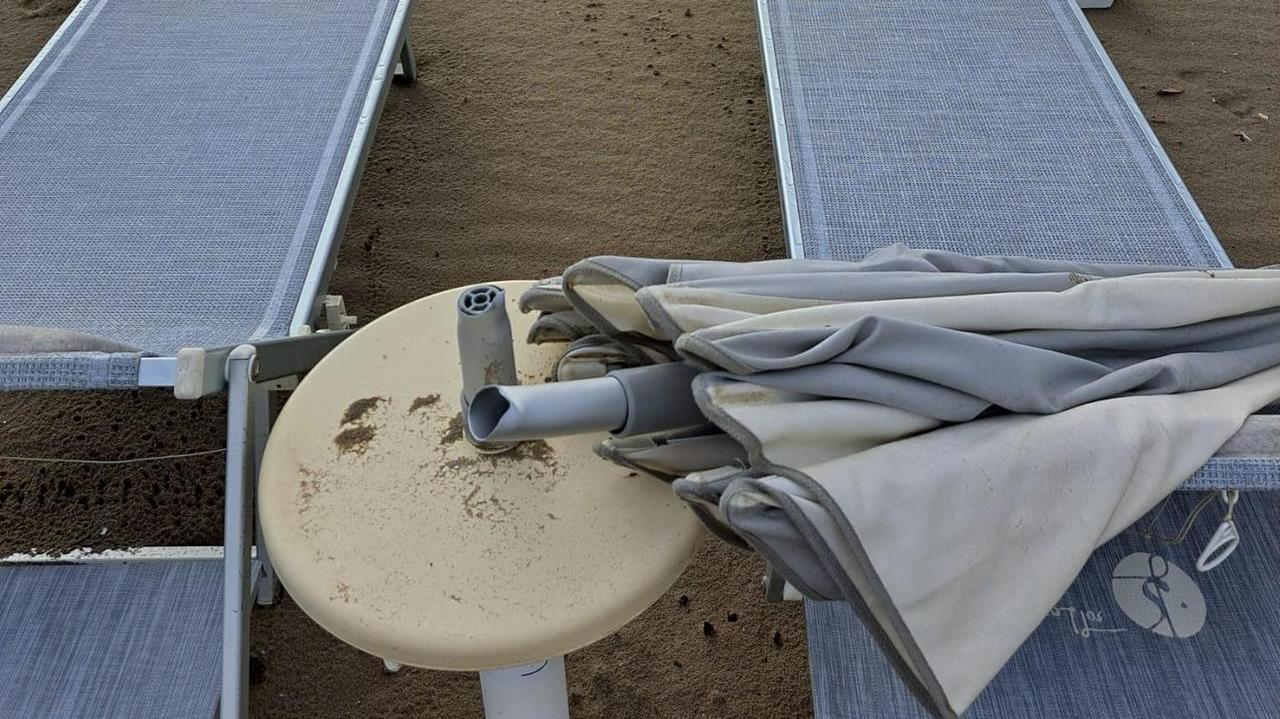 Lidi di Comacchio, l’idea anti-vandali: chiudere la spiaggia di notte con i pannelli