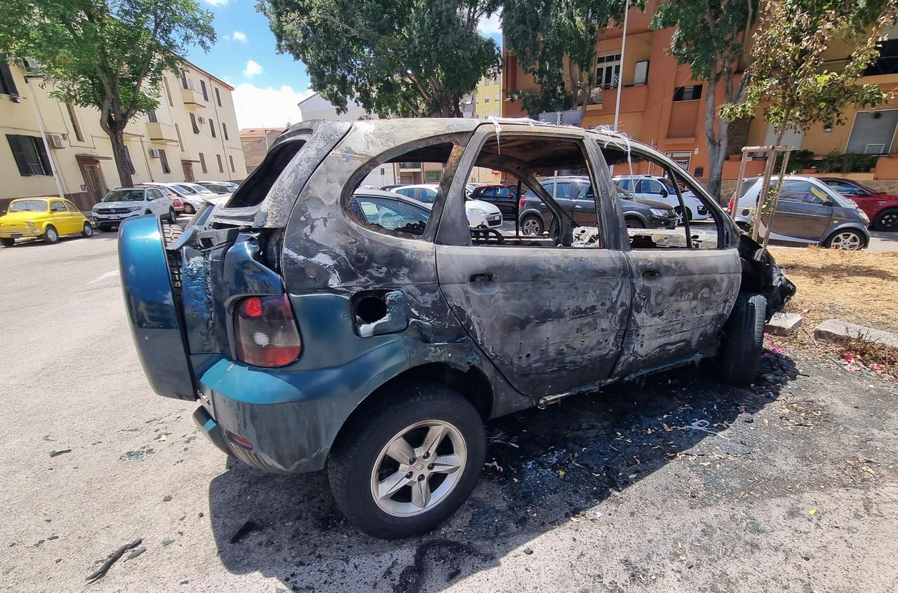 Sassari, tre auto in fiamme nella zona di Monte Rosello