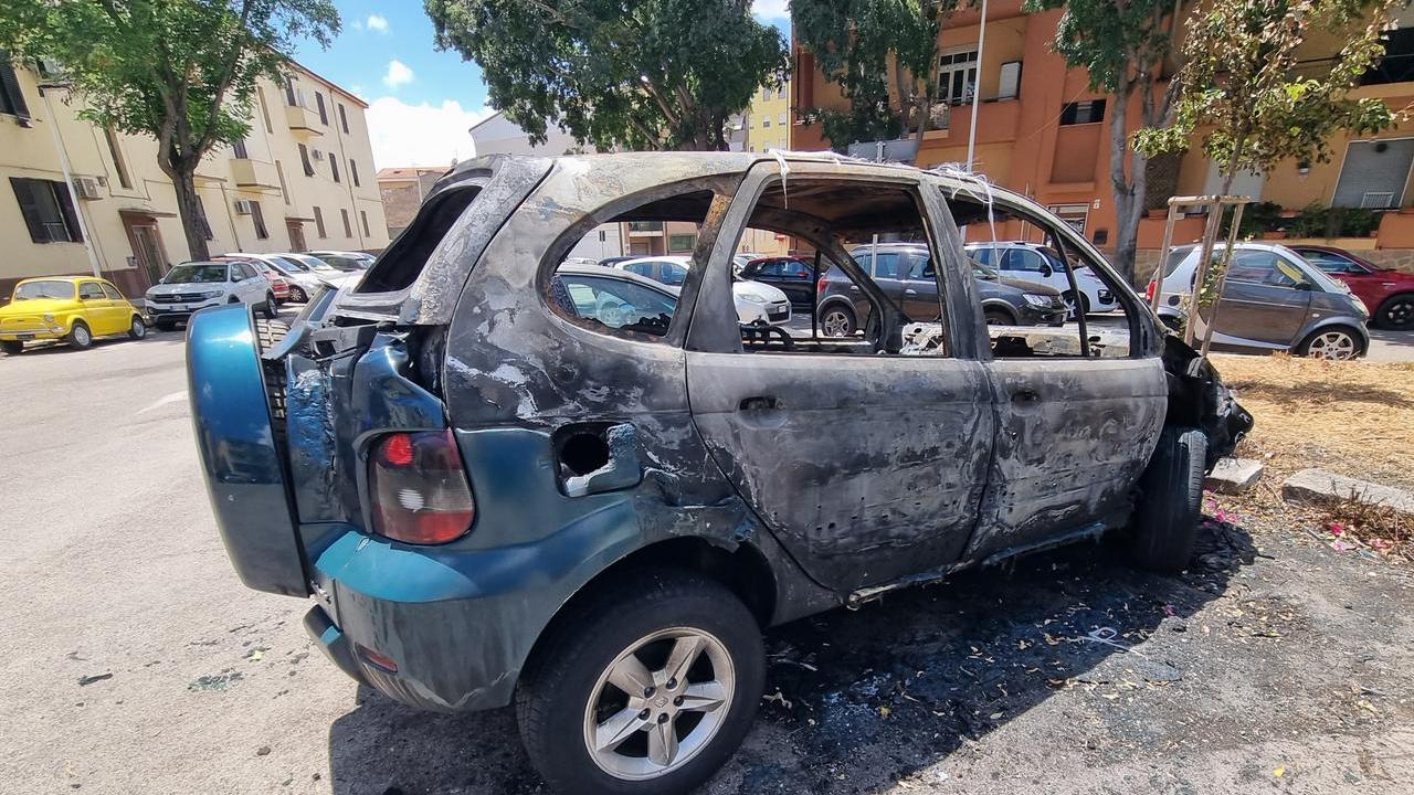 Sassari, tre auto in fiamme nella zona di Monte Rosello