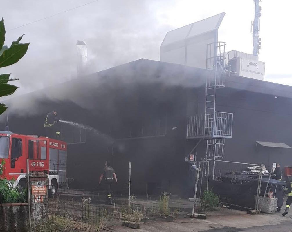 Incendio nel ristorante a Sassuolo: va a fuoco una cella frigo in cucina