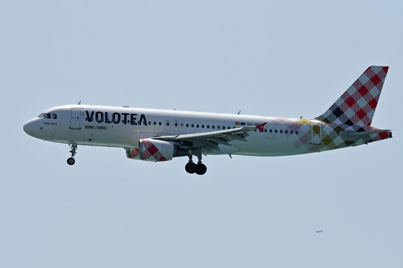 Volo per Firenze in ritardo di 18 ore: 140 passeggeri bloccati ad Alghero