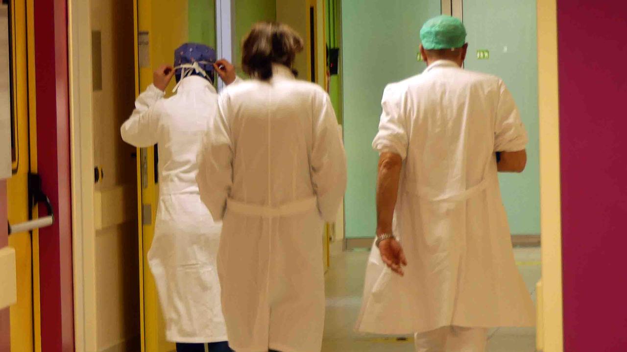 Dirigenti Asl Ferrara, salgono le retribuzioni. In cima resta l'ortopedico Mieti<br>