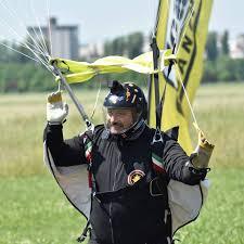 Addio a Marco Schenetti, carabiniere paracadutista che faceva volare anche i più fragili