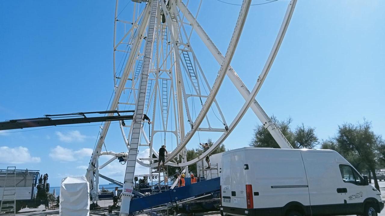 La ruota panoramica lascia la città: troppi costi e pochi turisti