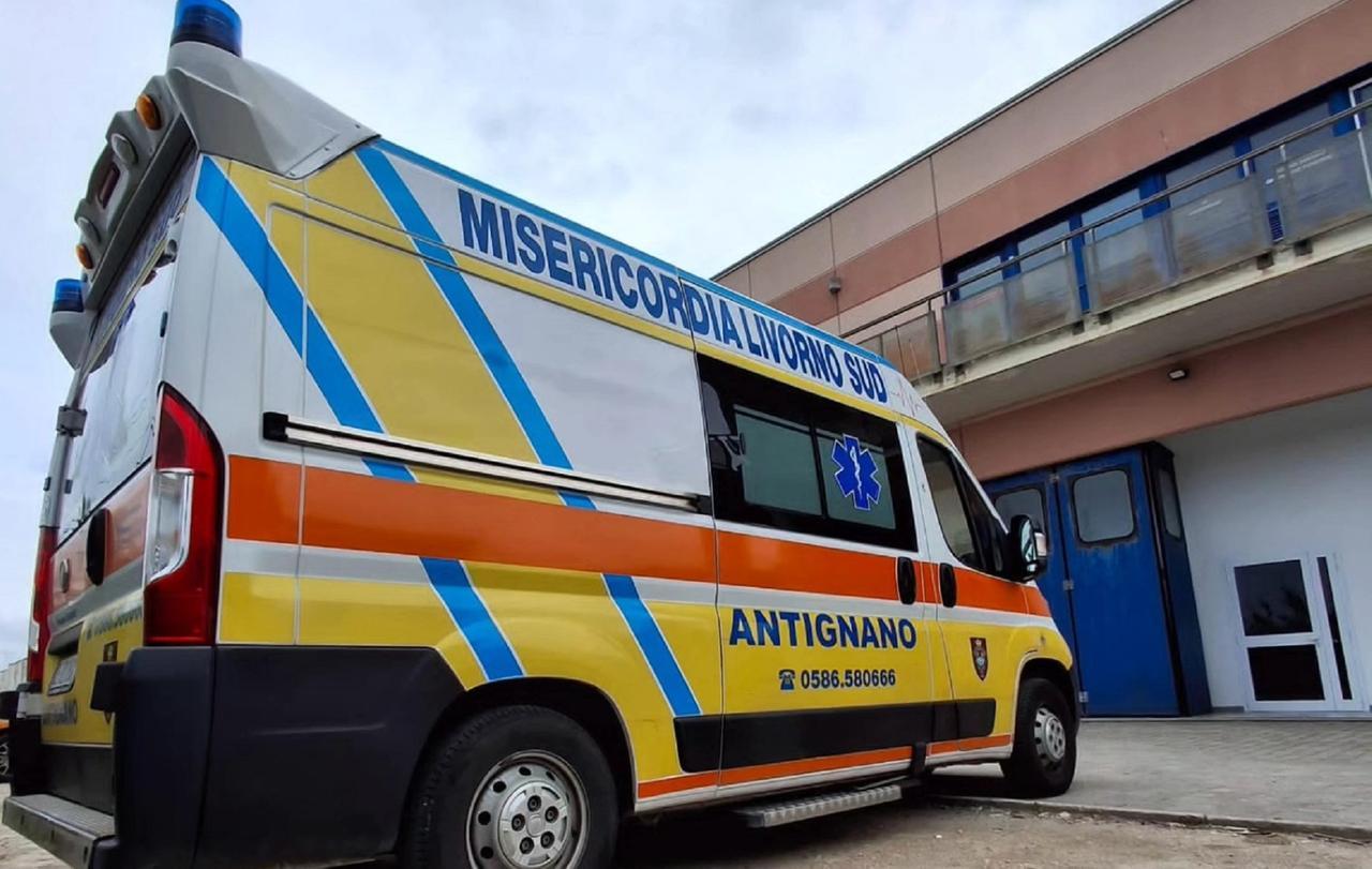 
	Un'ambulanza della Misericordia di Antignano (foto d'archivio)

