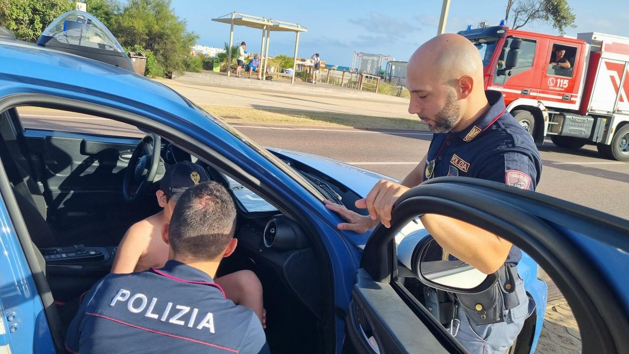 
	Il bambino ritrovato insieme alla polizia

