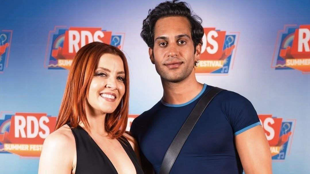 Olbia, la sorpresa di Mahmood a Noemi durante l’RDS Summer Festival – VIDEO