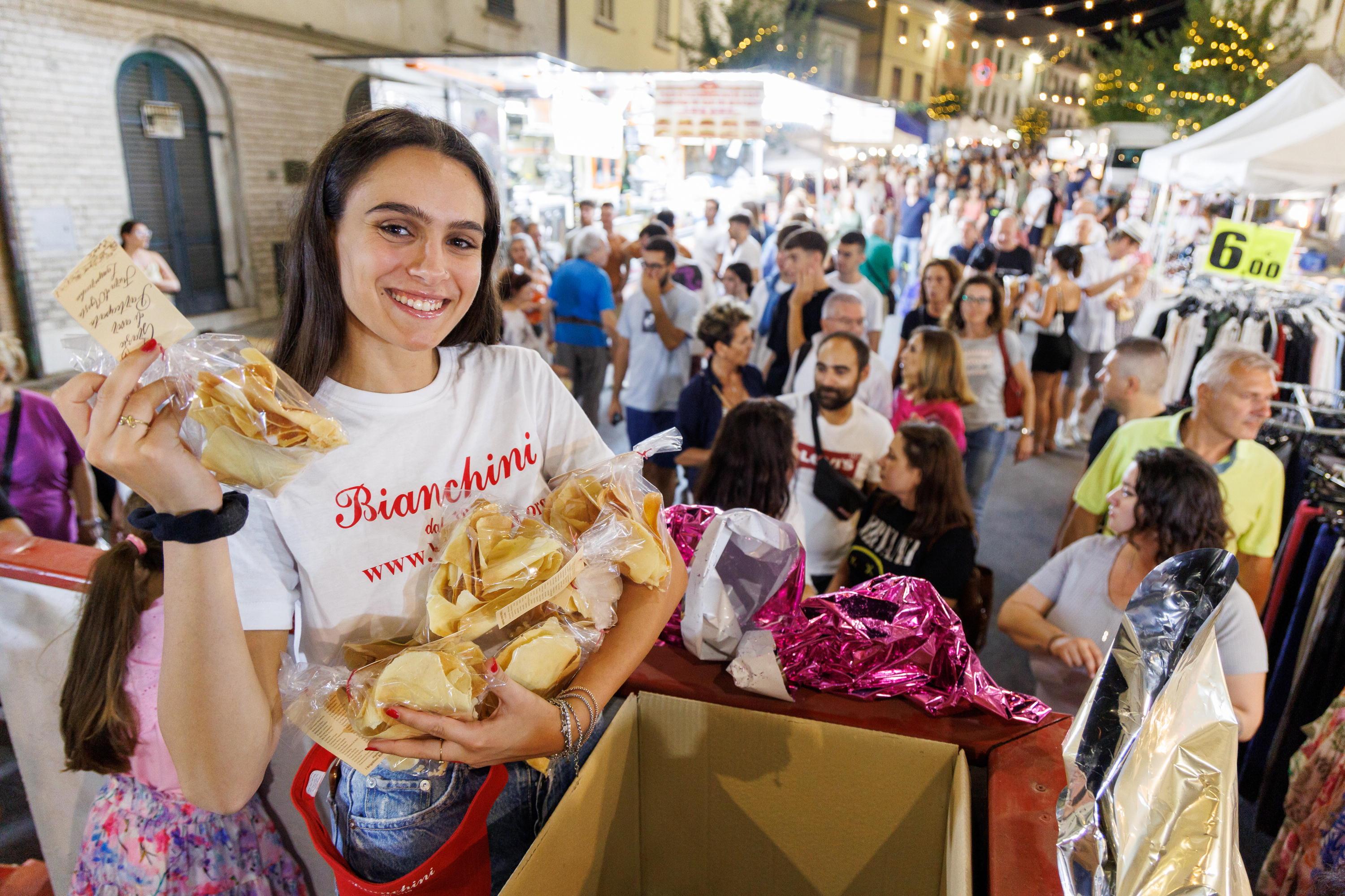 Un'immagine di una passata edizione della Fiera del brigidino (foto Nucci/ Innocenti)