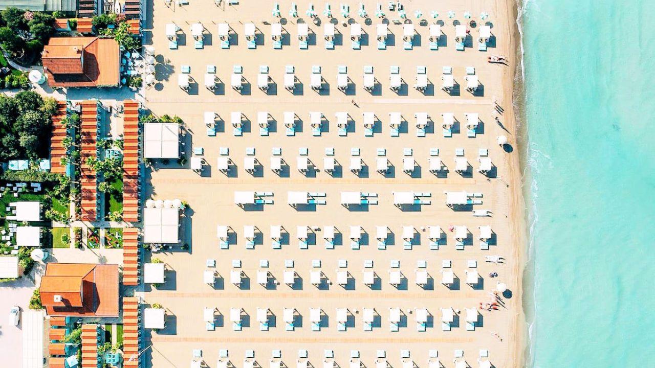 Una veduta aerea dell'Alpemare (Foto: Fb Alpemare Forte dei Marmi)