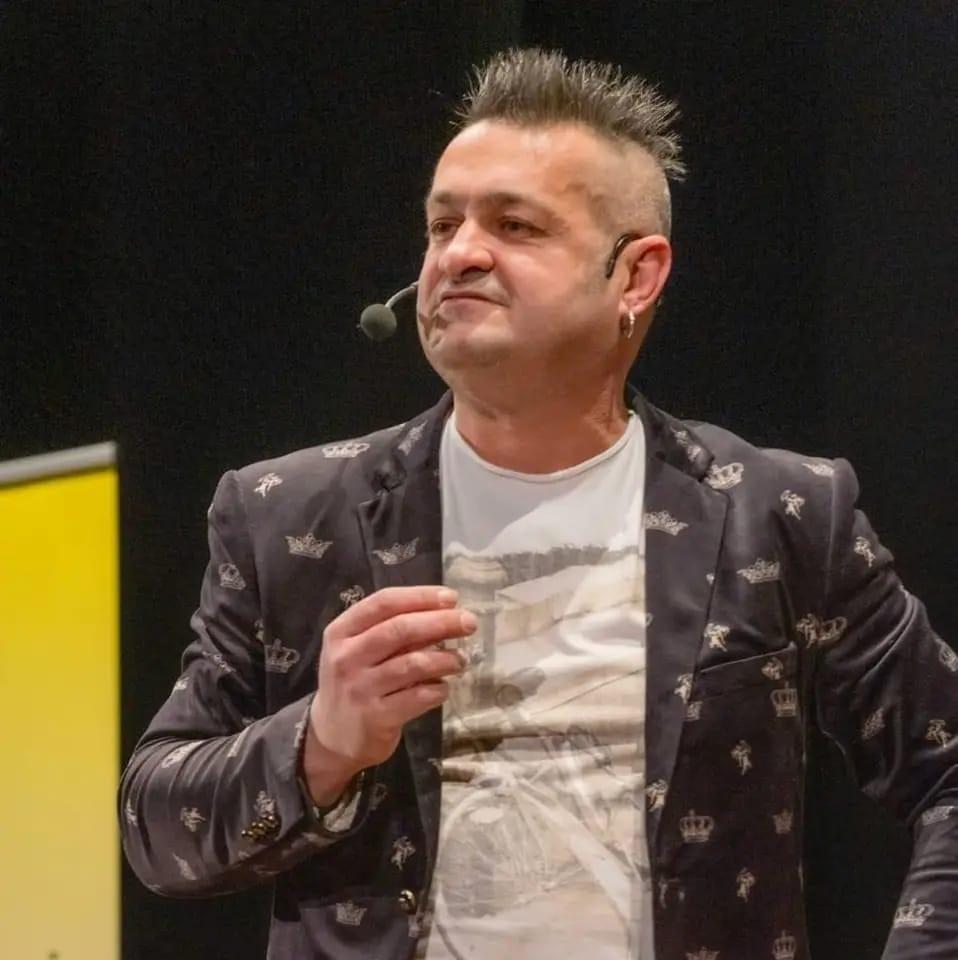 Willer Collura conquista Rai2, ovazione per lui a “Facci Ridere”