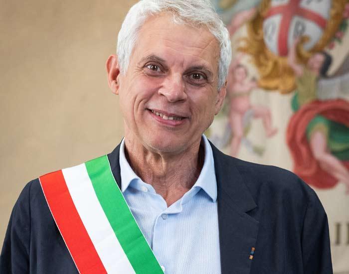 Cartellone Fratelli d’Italia, la risposta di Massari: «Andremo avanti insieme, forse la destra è un po’ nostalgica...»