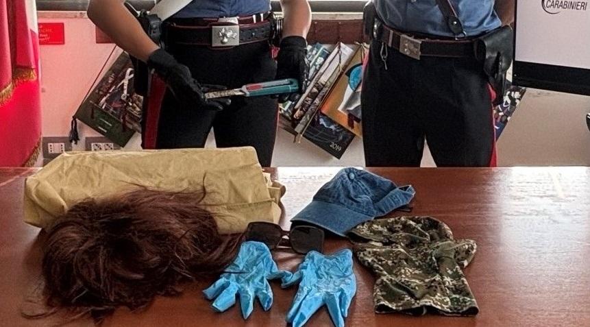 Tenta la rapina alle poste di Bondeno con parrucca e cutter, arrestato