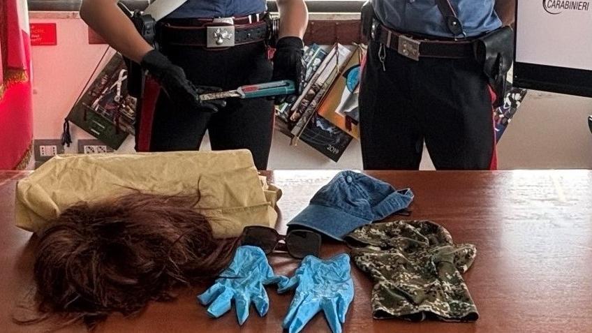 Tenta la rapina alle poste di Bondeno con parrucca e cutter, arrestato