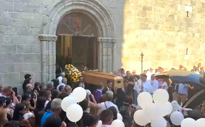 Tempio, in migliaia per l’ultimo saluto a Gaia Costa: «Morte prematura e ingiusta»