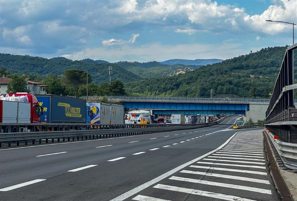 
	Le code in autostrada dopo l'incidente (foto Sestini)

