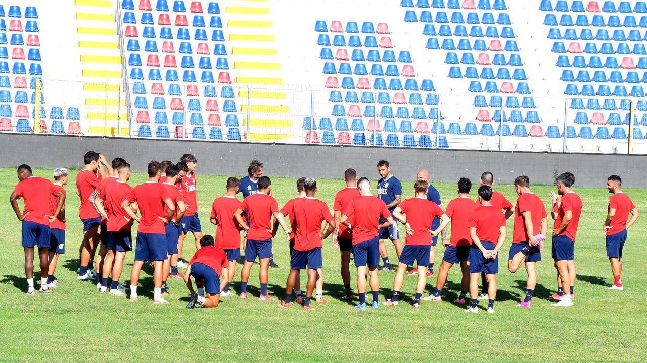 Torres al lavoro, in arrivo le prime sforbiciate alla rosa