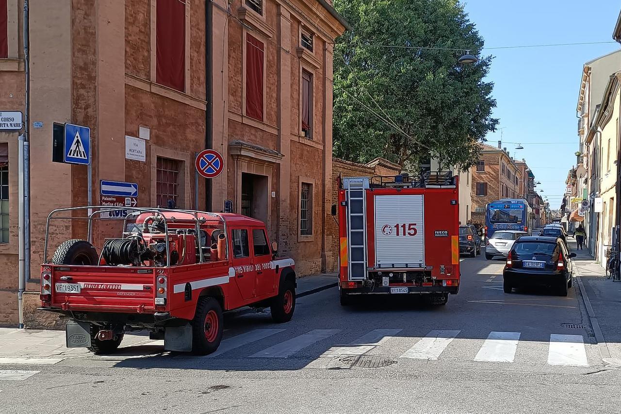 Furto alla caserma dei vigili del fuoco di Ferrara