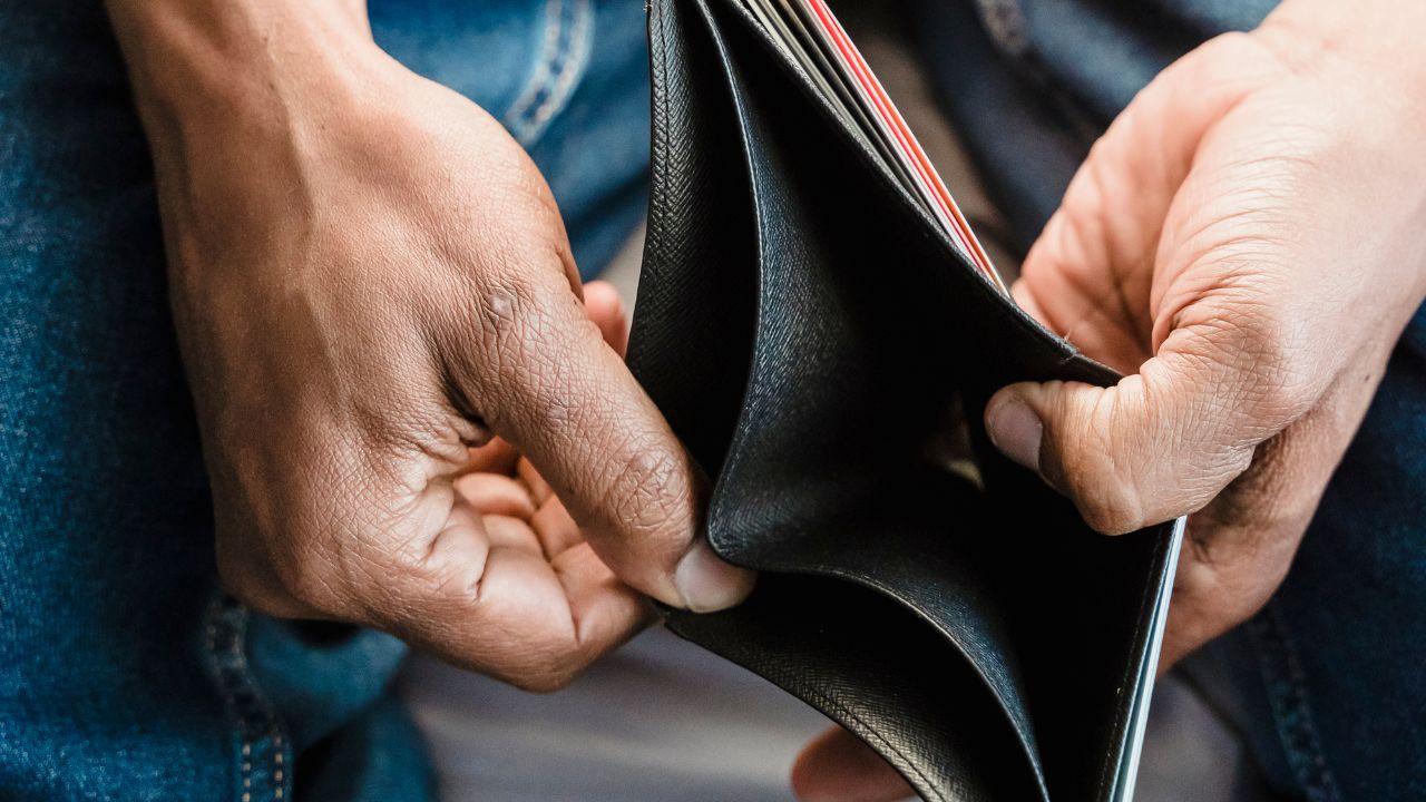 I turisti hanno rubato il portfoglio al lavoratore napoletano