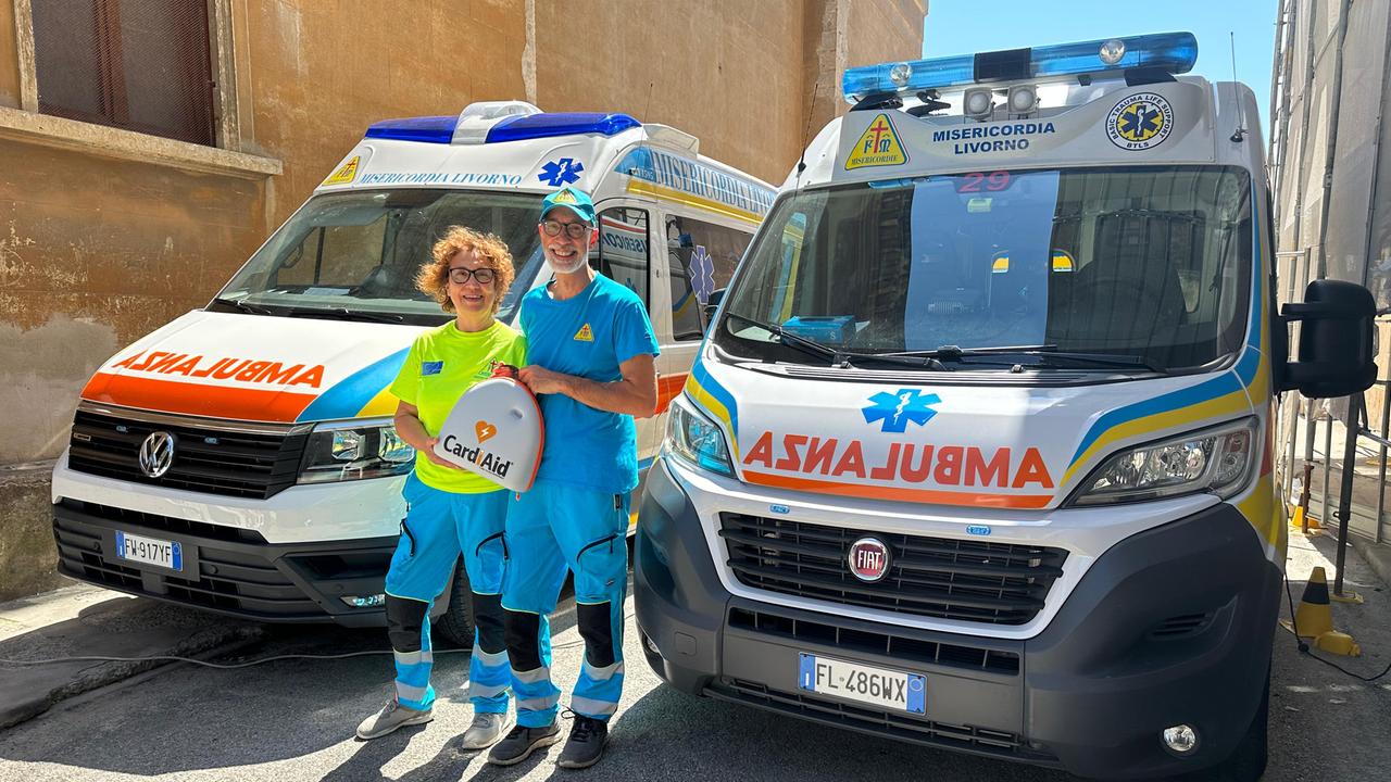 Il defibrillatore donato dal 76enne