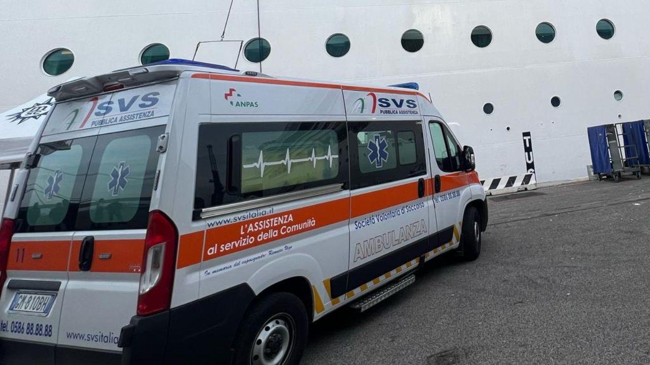 
	L&rsquo;ambulanza della Svs al porto di Livorno (Foto d&rsquo;archivio)

